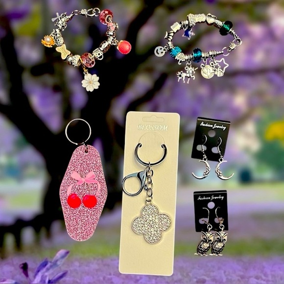 💎🆕 💎 Silver Earrings, Bracelets and Keychain Set - Picture 3 of 12